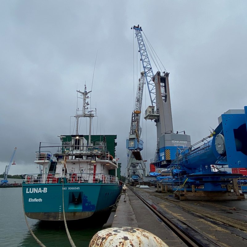 high-quality pipes, mann lines transport, heavy lift cargo, breakbulk transport
